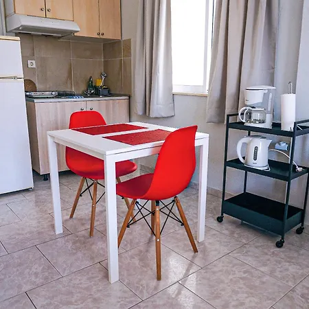 Dimitris Break Apts Aparthotel